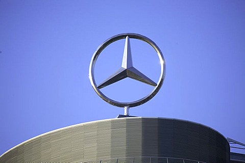 Mercedes star on tower Daimler-Chrysler DaimlerChrysler Daimler Chrysler sales branch Munich, Germany